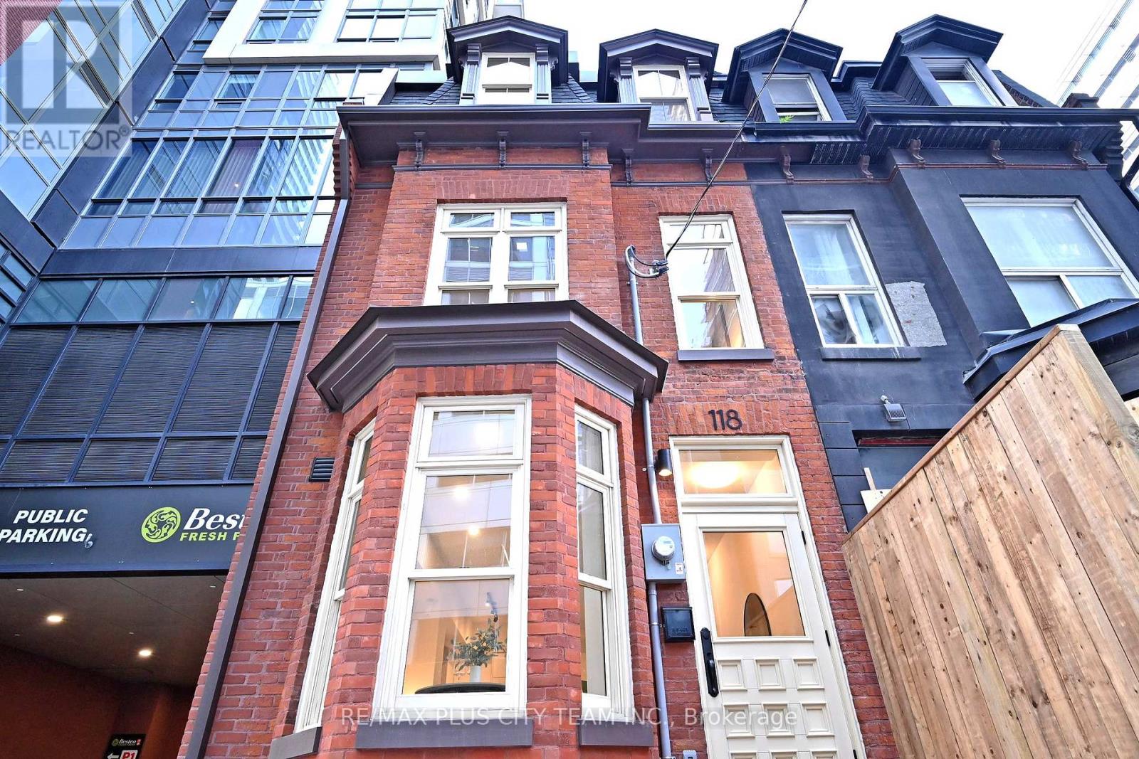 118 PETER STREET, Toronto, Ontario