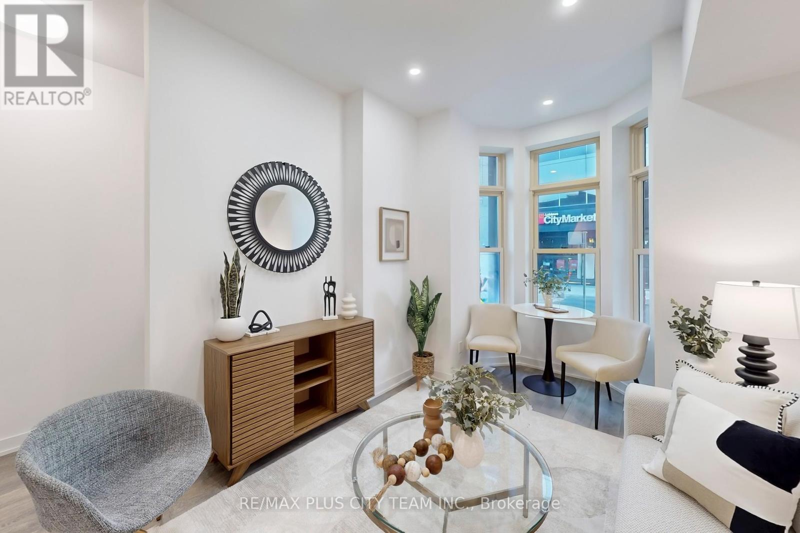 118 Peter Street, Toronto, Ontario  M5V 2G7 - Photo 4 - C12453800
