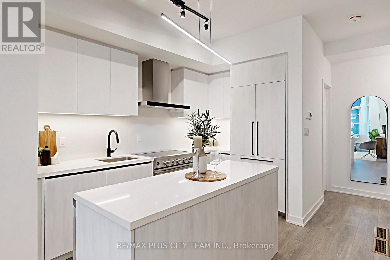 118 Peter Street, Toronto, Ontario  M5V 2G7 - Photo 8 - C12453800