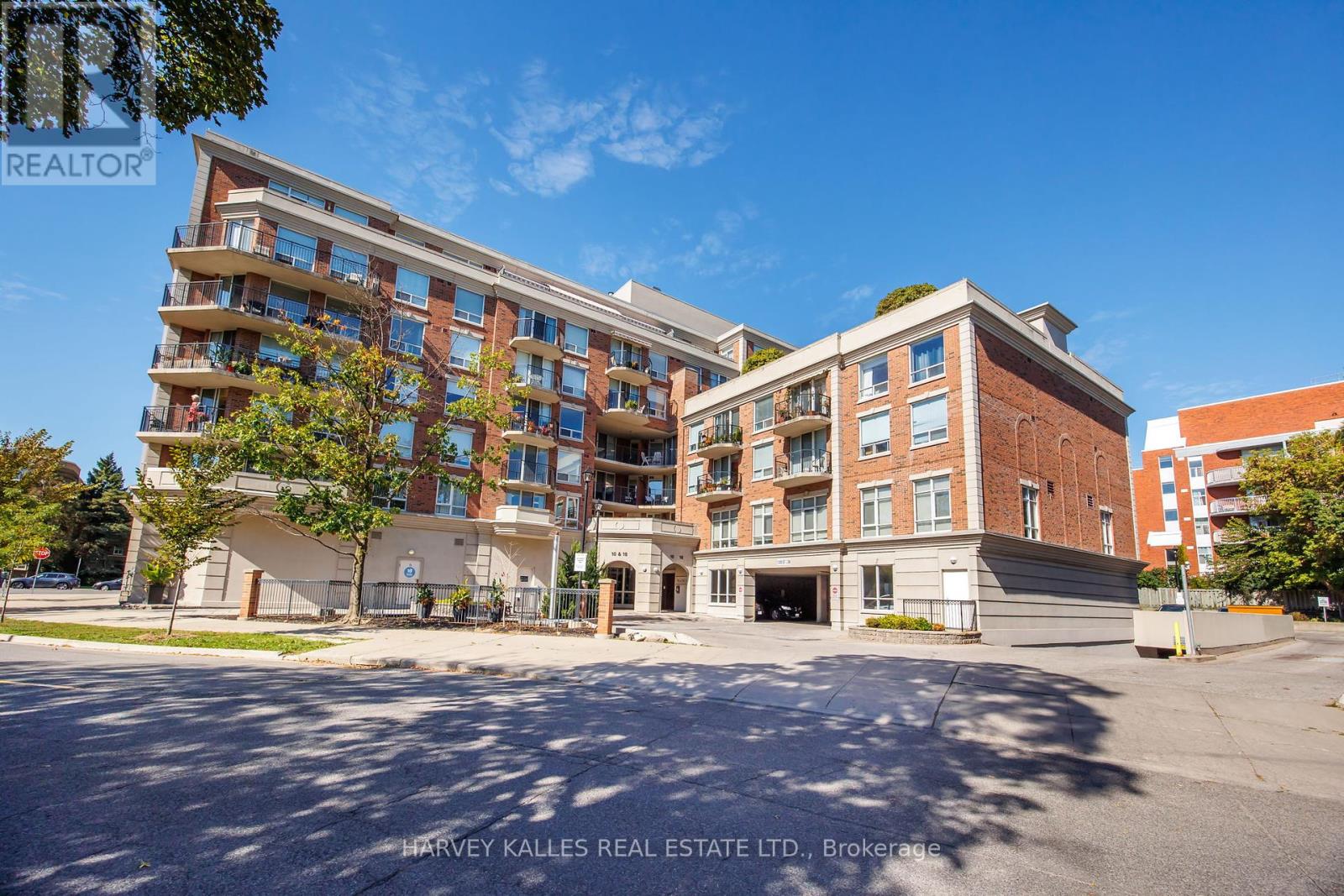 302 - 18 WANLESS AVENUE, Toronto, Ontario