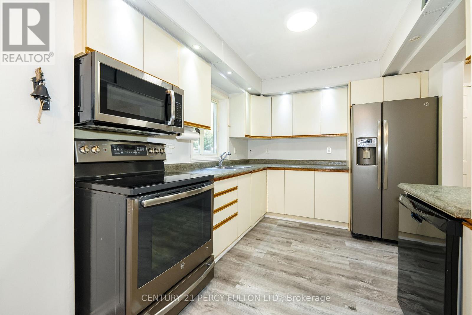 66 Twynn Rivers Drive, Pickering (Rougemount), Ontario  L1V 6L1 - Photo 8 - E12453822