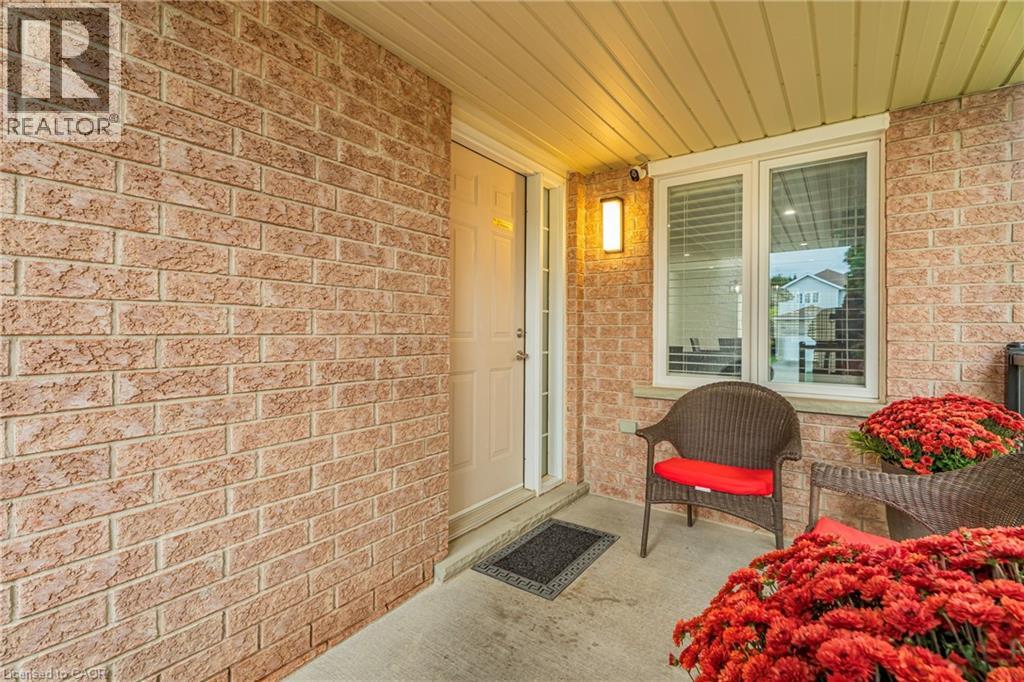 19 Marl Meadow Drive, Kitchener, Ontario  N2R 1L1 - Photo 2 - 40772663