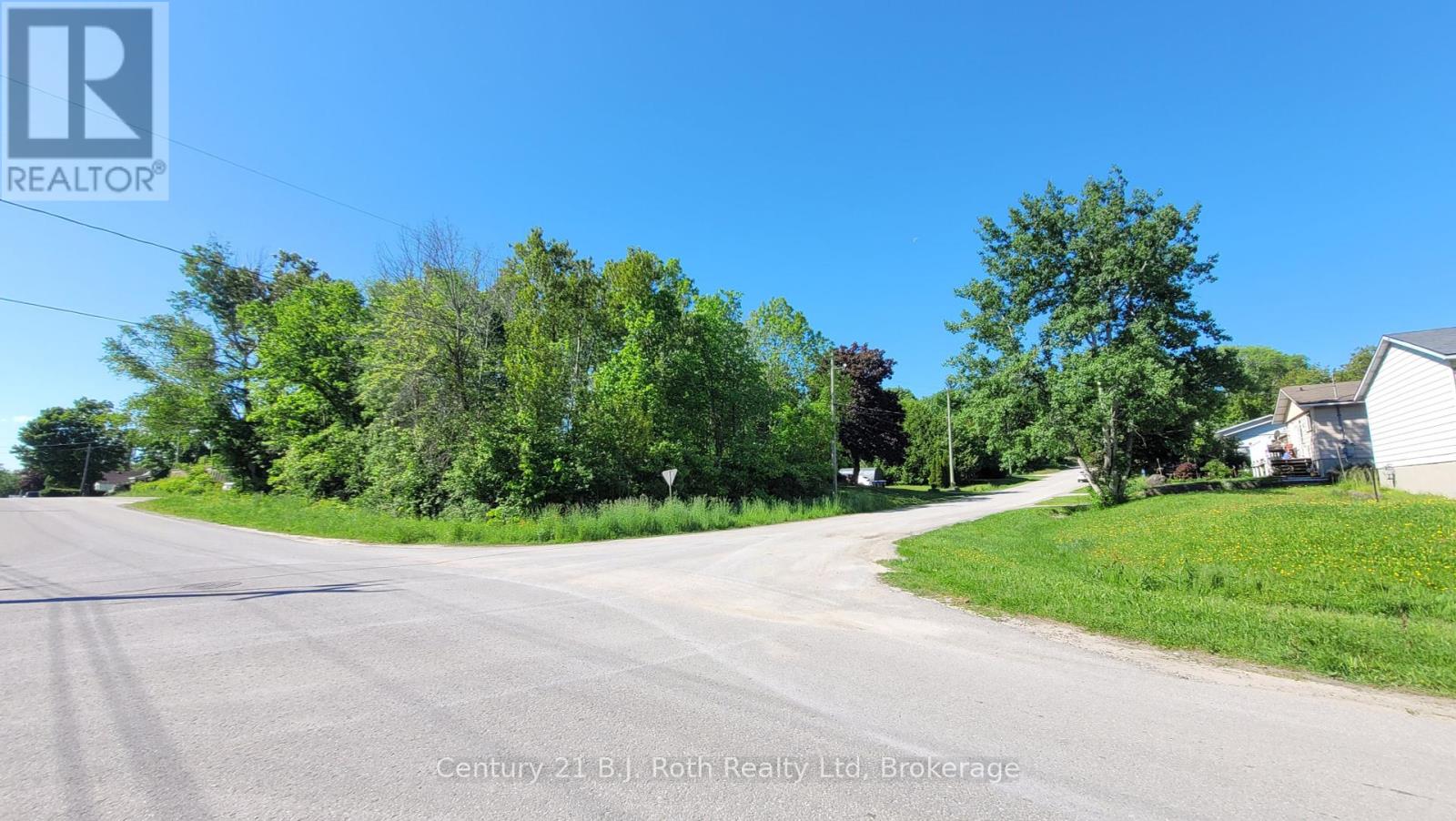 401 Mcnicoll Street, Tay (Port Mcnicoll), Ontario  L0K 1R0 - Photo 12 - S12453927