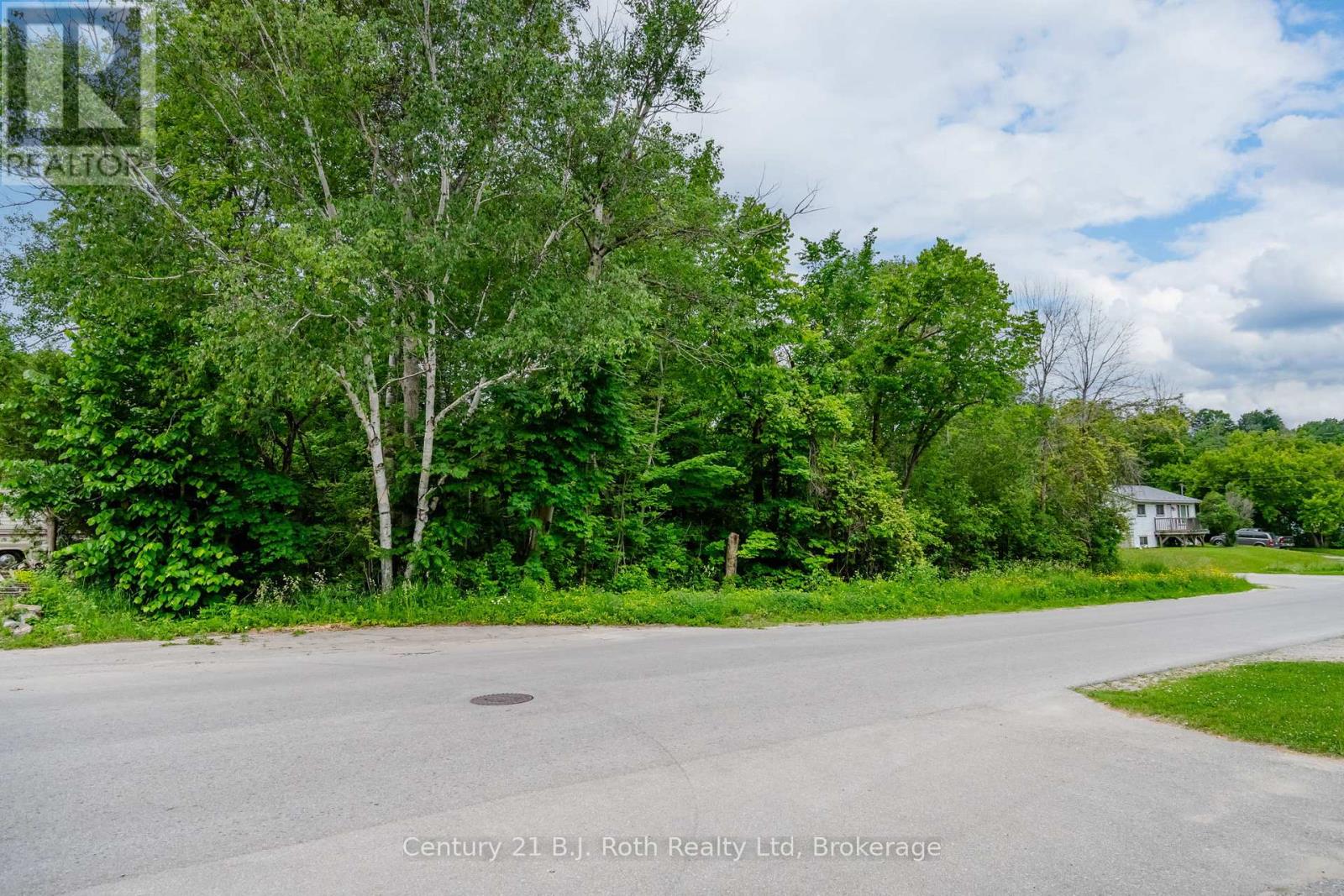 401 Mcnicoll Street, Tay (Port Mcnicoll), Ontario  L0K 1R0 - Photo 3 - S12453927