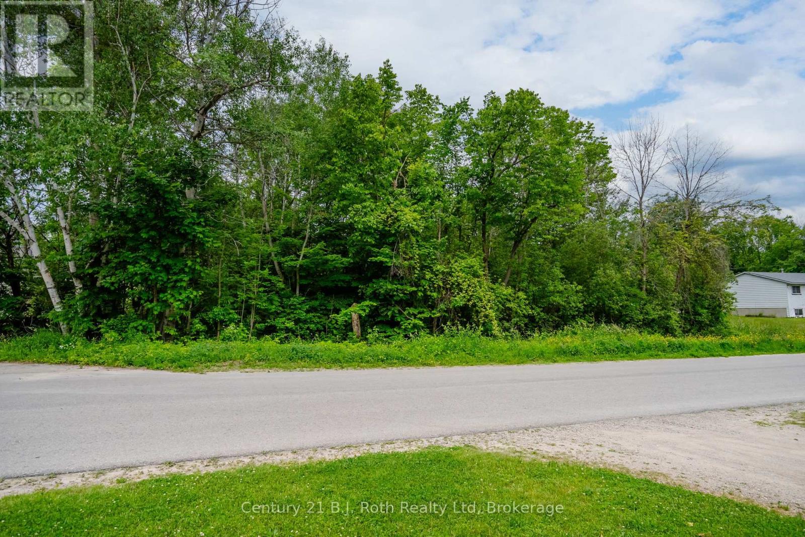 401 Mcnicoll Street, Tay (Port Mcnicoll), Ontario  L0K 1R0 - Photo 4 - S12453927