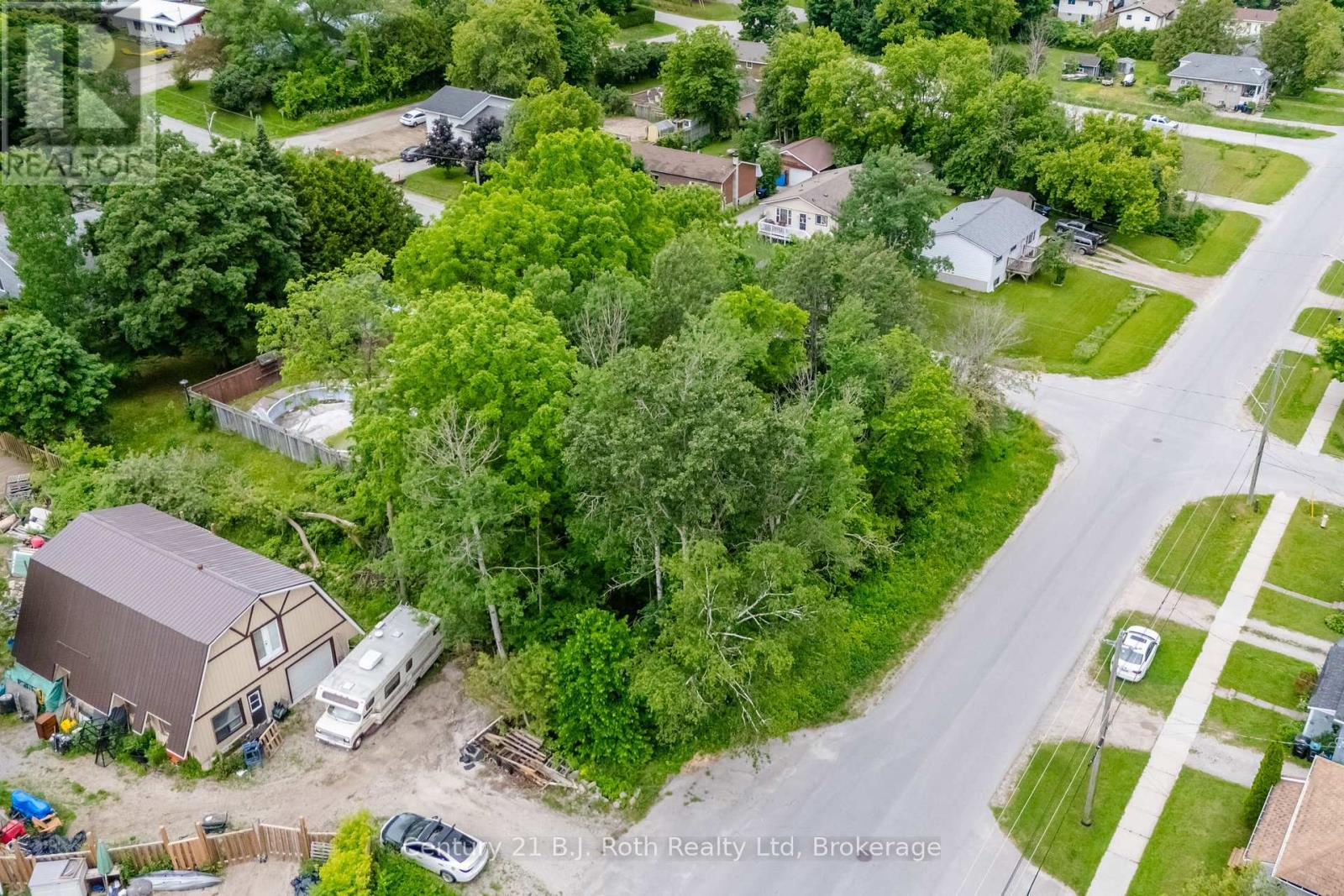 401 Mcnicoll Street, Tay (Port Mcnicoll), Ontario  L0K 1R0 - Photo 6 - S12453927