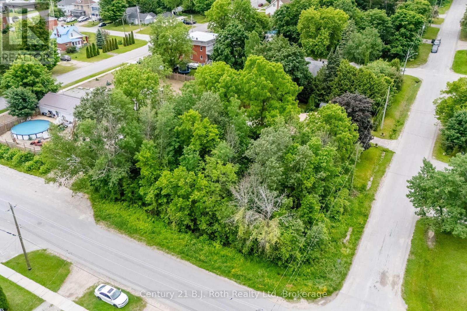 401 Mcnicoll Street, Tay (Port Mcnicoll), Ontario  L0K 1R0 - Photo 7 - S12453927