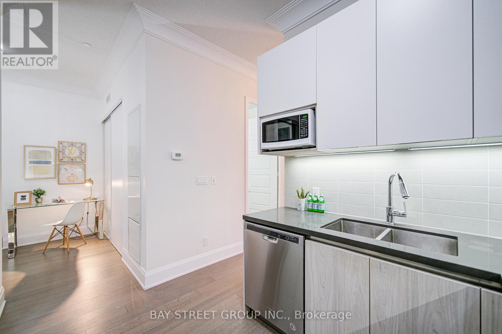 111 - 15 Water Walk Drive, Markham (Unionville), Ontario  L6G 0G2 - Photo 20 - N12453634