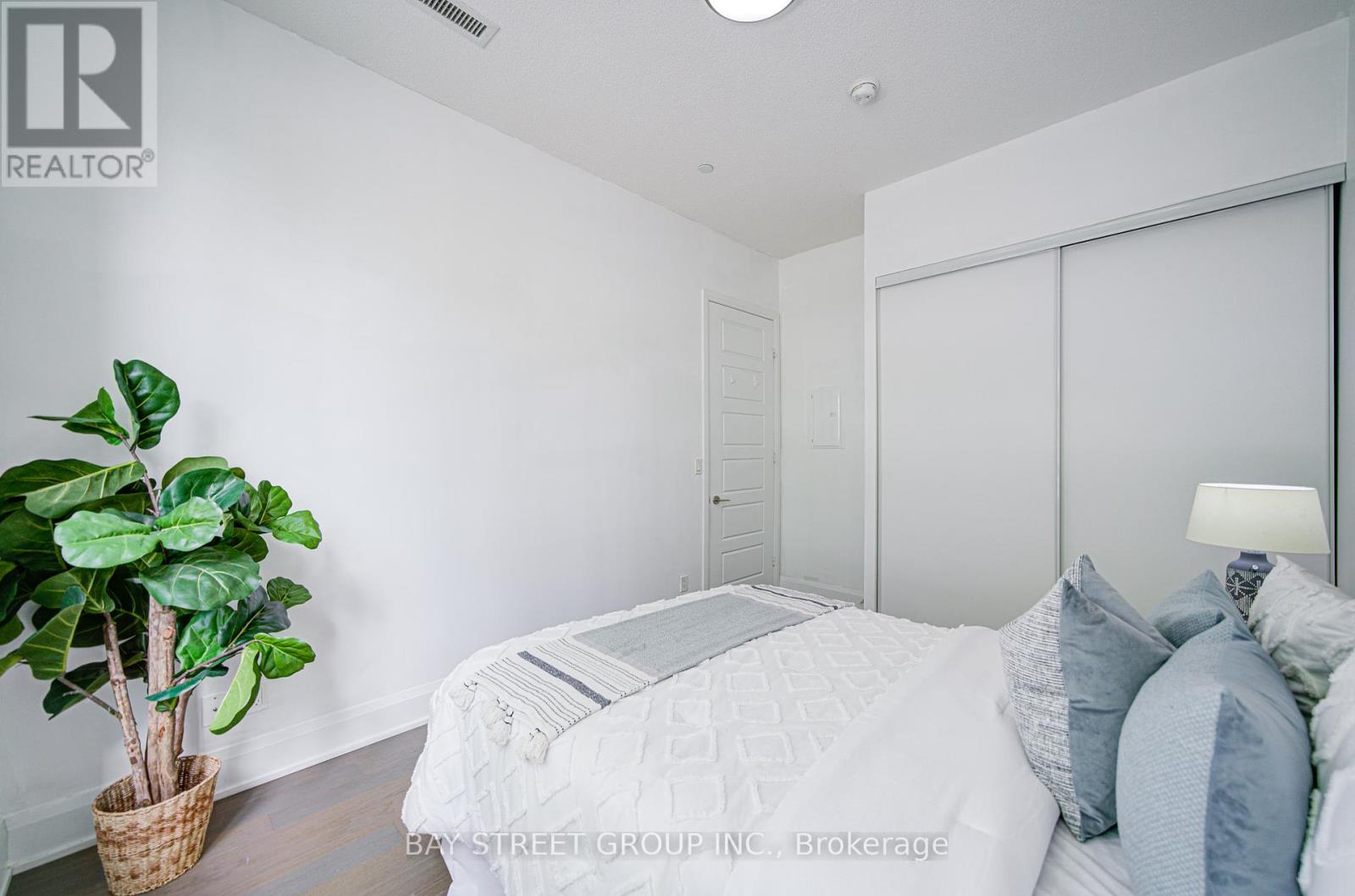 111 - 15 Water Walk Drive, Markham (Unionville), Ontario  L6G 0G2 - Photo 24 - N12453634