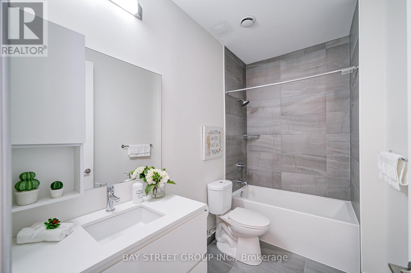 111 - 15 Water Walk Drive, Markham (Unionville), Ontario  L6G 0G2 - Photo 31 - N12453634