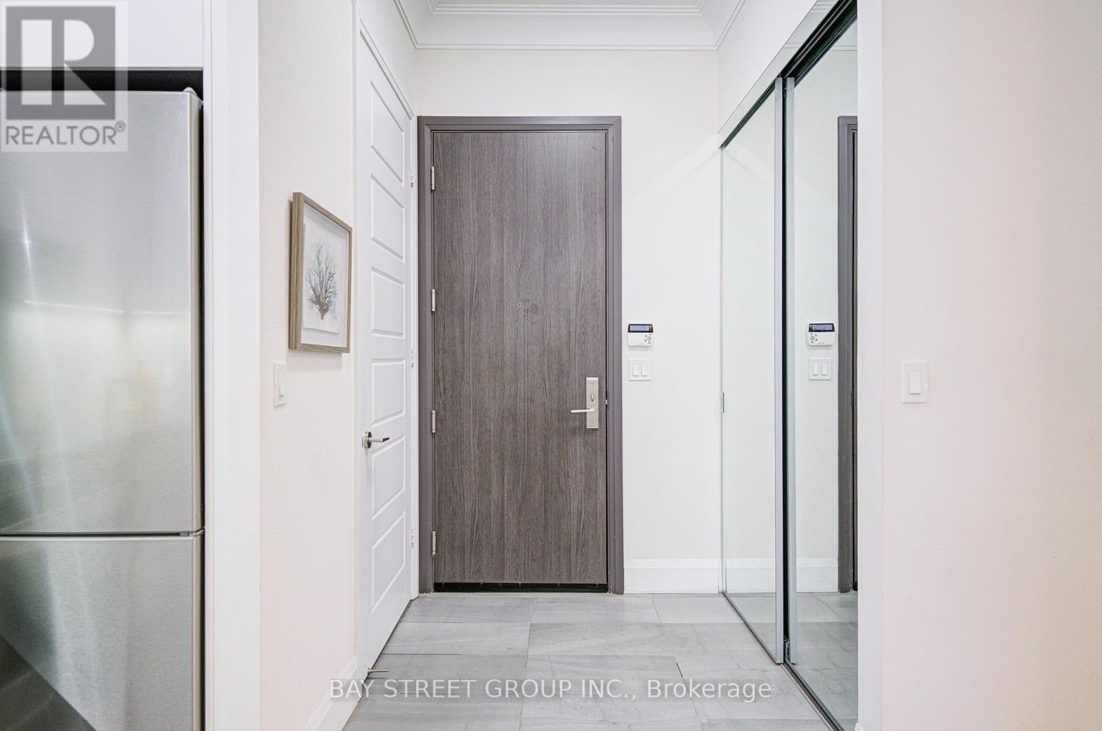111 - 15 Water Walk Drive, Markham (Unionville), Ontario  L6G 0G2 - Photo 4 - N12453634