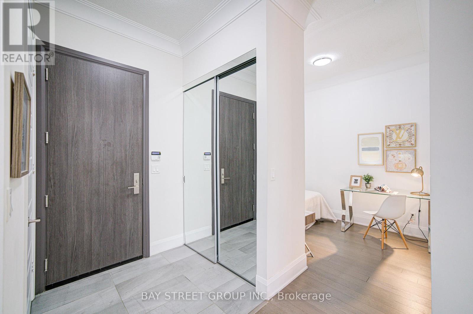 111 - 15 Water Walk Drive, Markham (Unionville), Ontario  L6G 0G2 - Photo 6 - N12453634