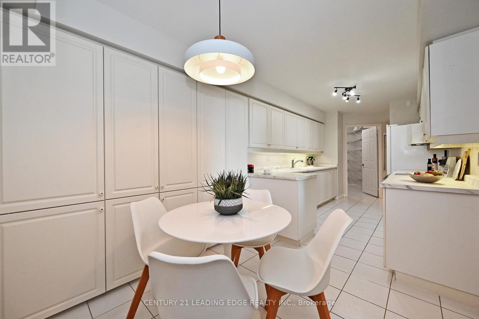 1212 - 610 Bullock Drive, Markham (Markville), Ontario  L3R 0G1 - Photo 22 - N12453641