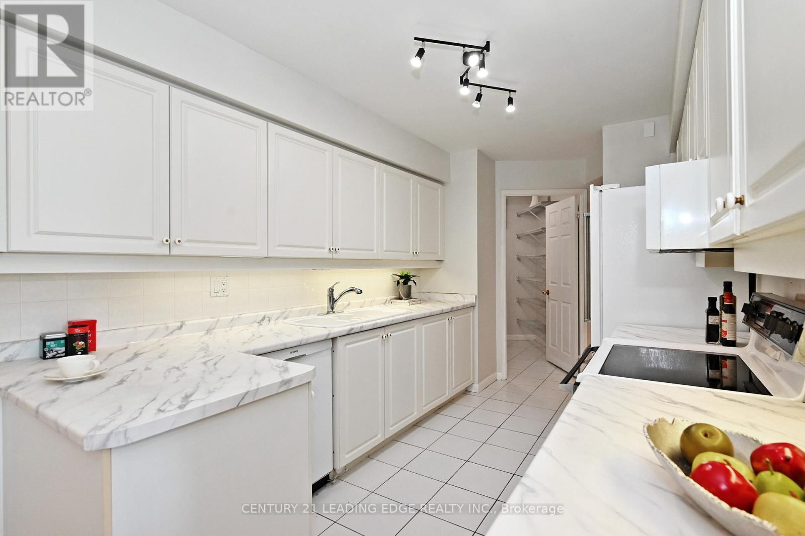 1212 - 610 Bullock Drive, Markham (Markville), Ontario  L3R 0G1 - Photo 23 - N12453641