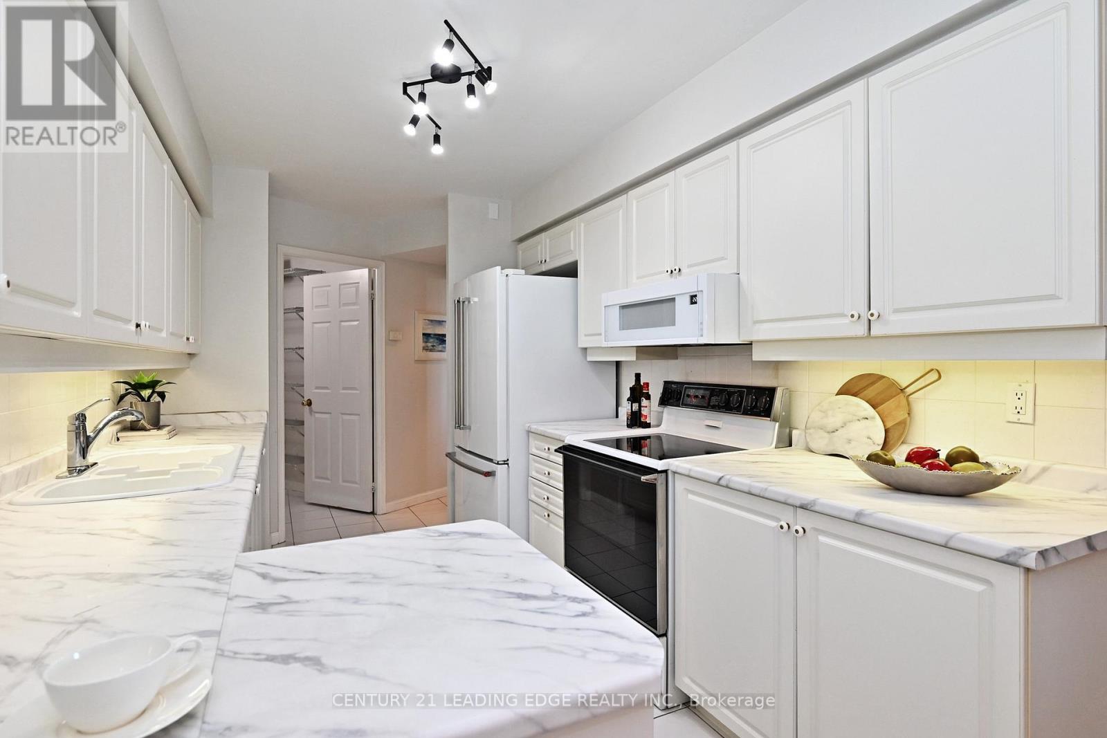 1212 - 610 Bullock Drive, Markham (Markville), Ontario  L3R 0G1 - Photo 24 - N12453641