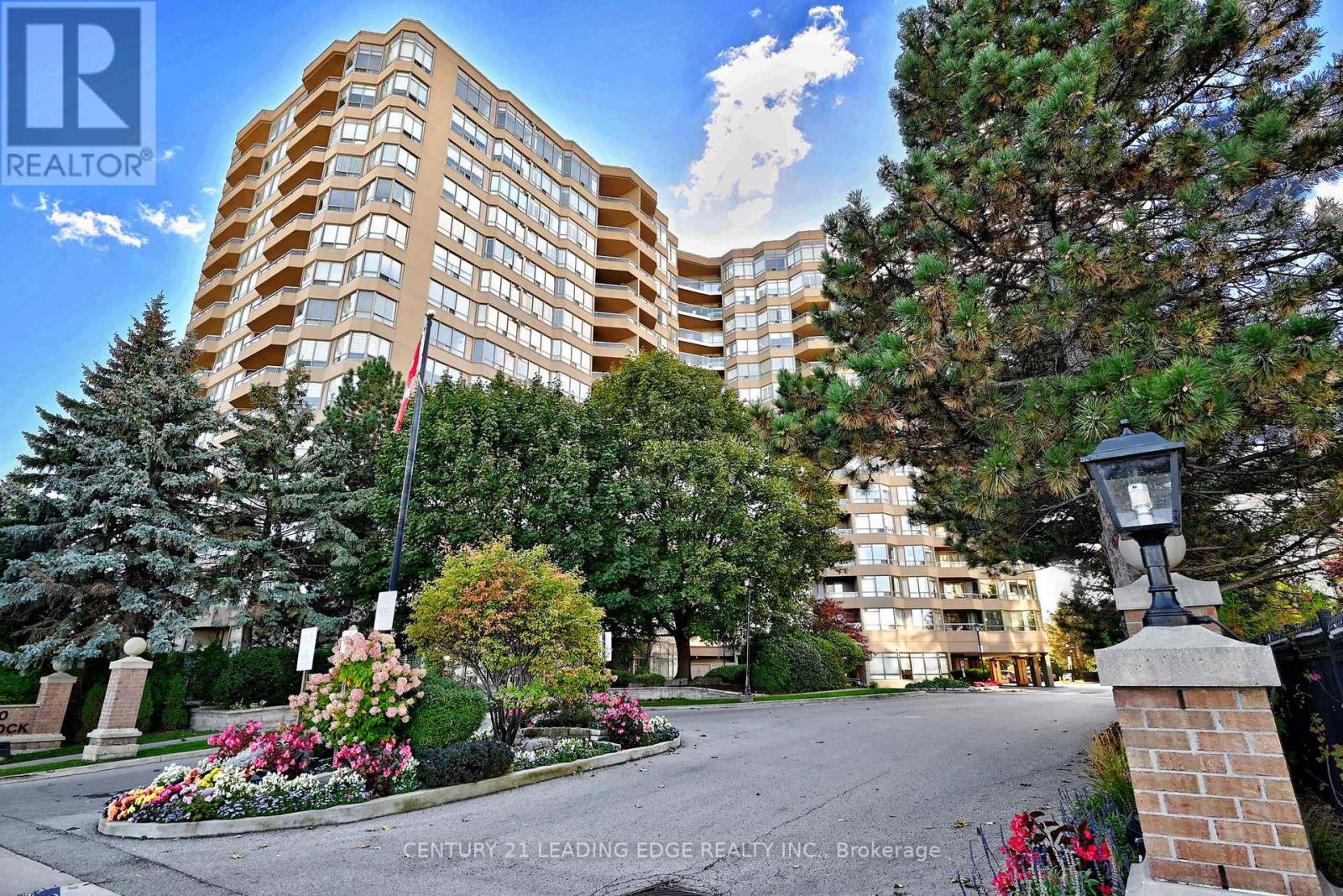 1212 - 610 Bullock Drive, Markham (Markville), Ontario  L3R 0G1 - Photo 4 - N12453641
