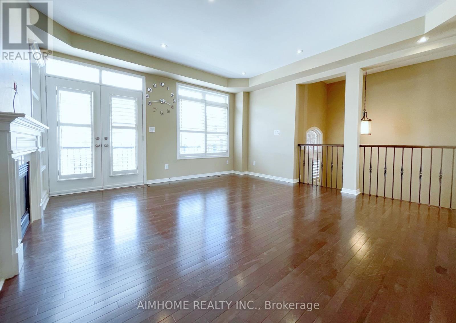 86 Chapman Court, Aurora, Ontario  L4G 0E2 - Photo 3 - N12453642