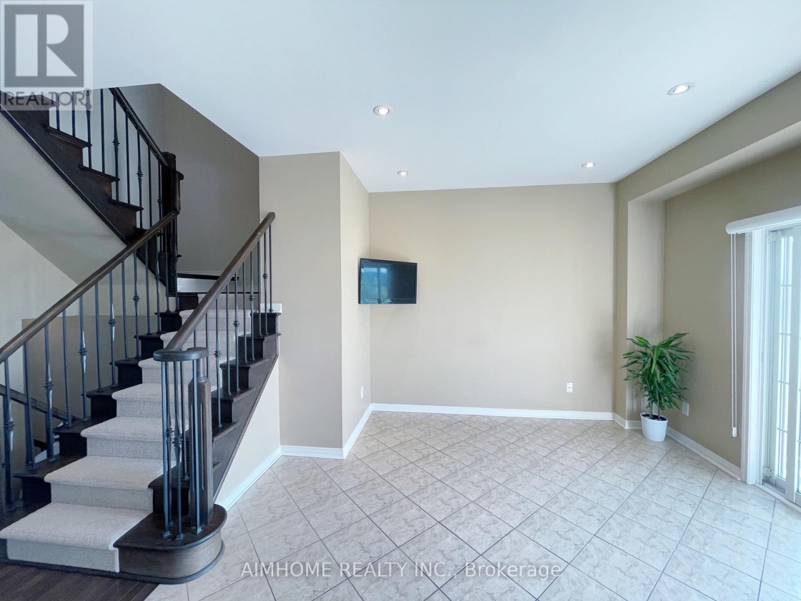 86 Chapman Court, Aurora, Ontario  L4G 0E2 - Photo 7 - N12453642