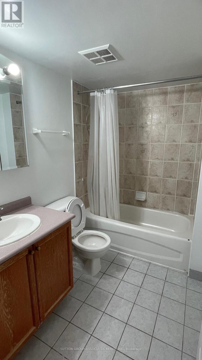710 - 39 Oneida Crescent, Richmond Hill, Ontario  L4B 4T9 - Photo 4 - N12453682