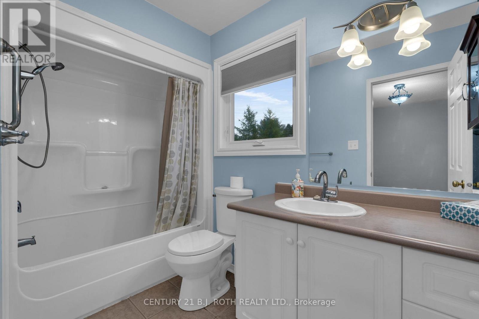 14 Stonemount Crescent, Essa (Angus), Ontario  L0M 1B4 - Photo 13 - N12453715