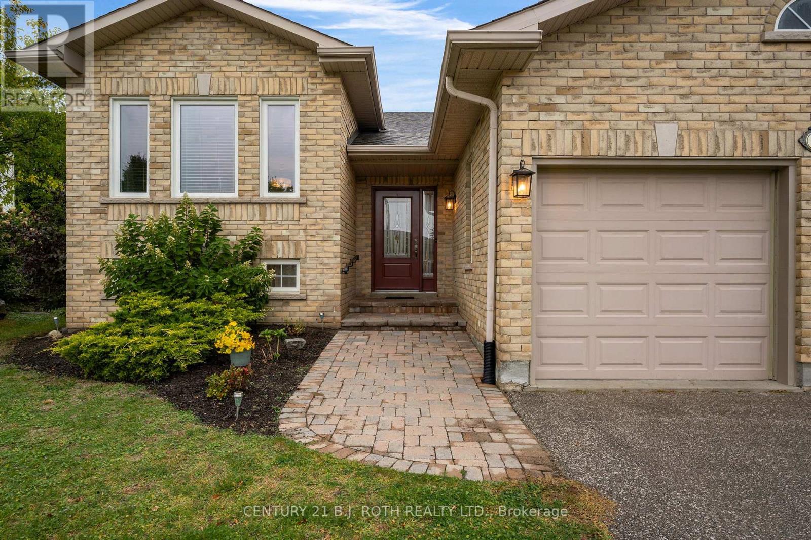 14 Stonemount Crescent, Essa (Angus), Ontario  L0M 1B4 - Photo 2 - N12453715