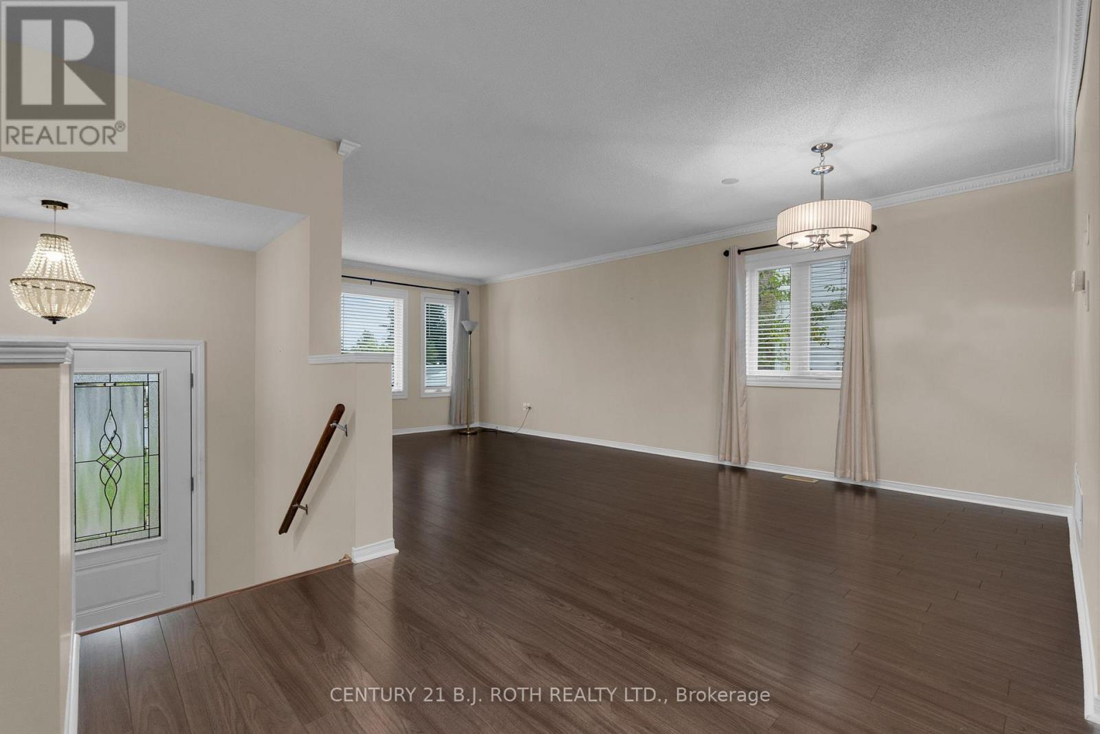 14 Stonemount Crescent, Essa (Angus), Ontario  L0M 1B4 - Photo 3 - N12453715