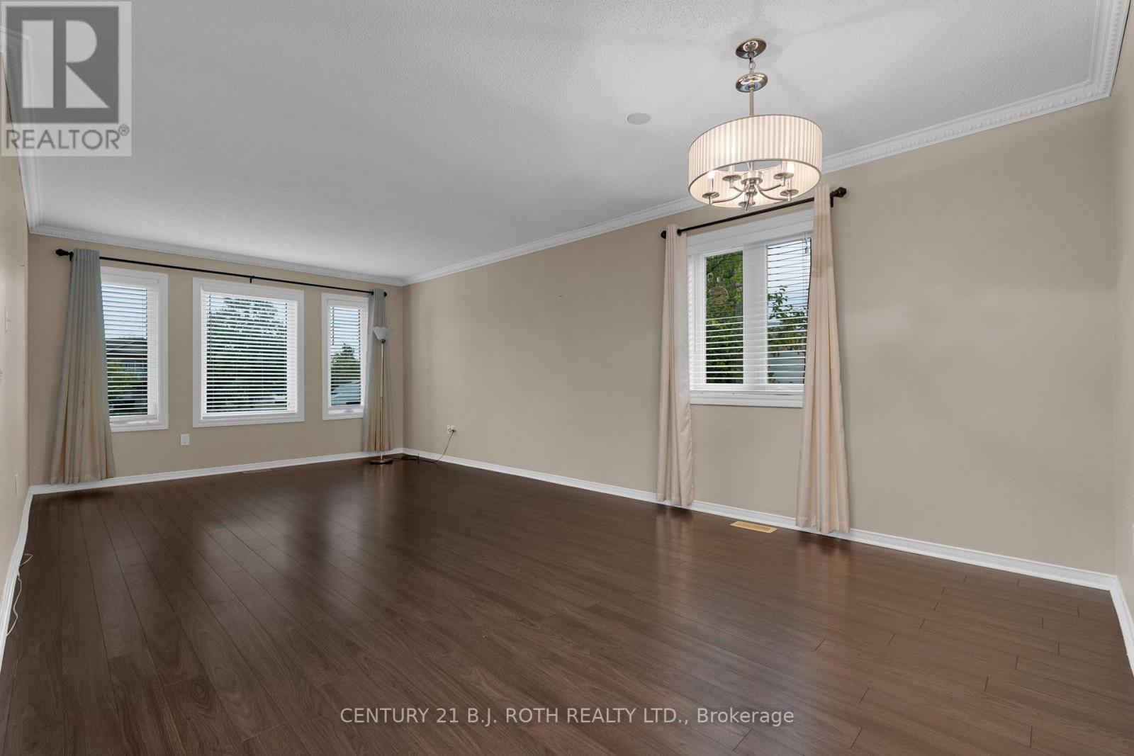 14 Stonemount Crescent, Essa (Angus), Ontario  L0M 1B4 - Photo 4 - N12453715