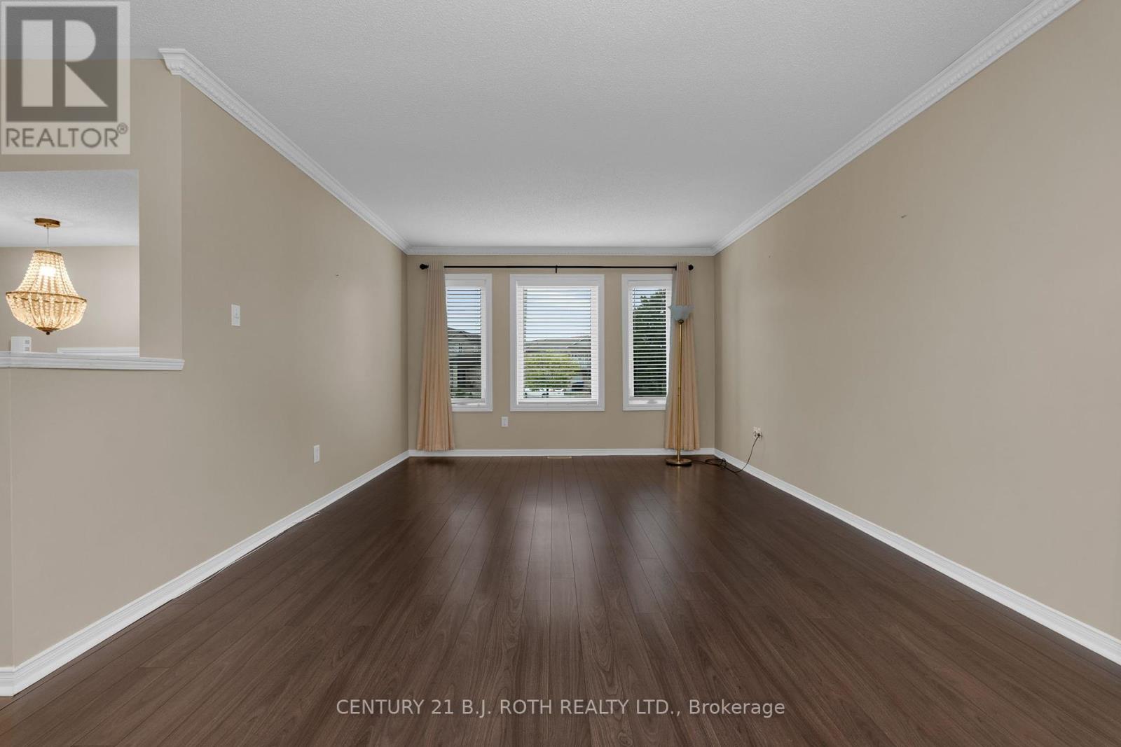 14 Stonemount Crescent, Essa (Angus), Ontario  L0M 1B4 - Photo 5 - N12453715