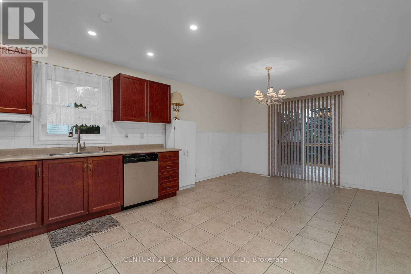 14 Stonemount Crescent, Essa (Angus), Ontario  L0M 1B4 - Photo 9 - N12453715