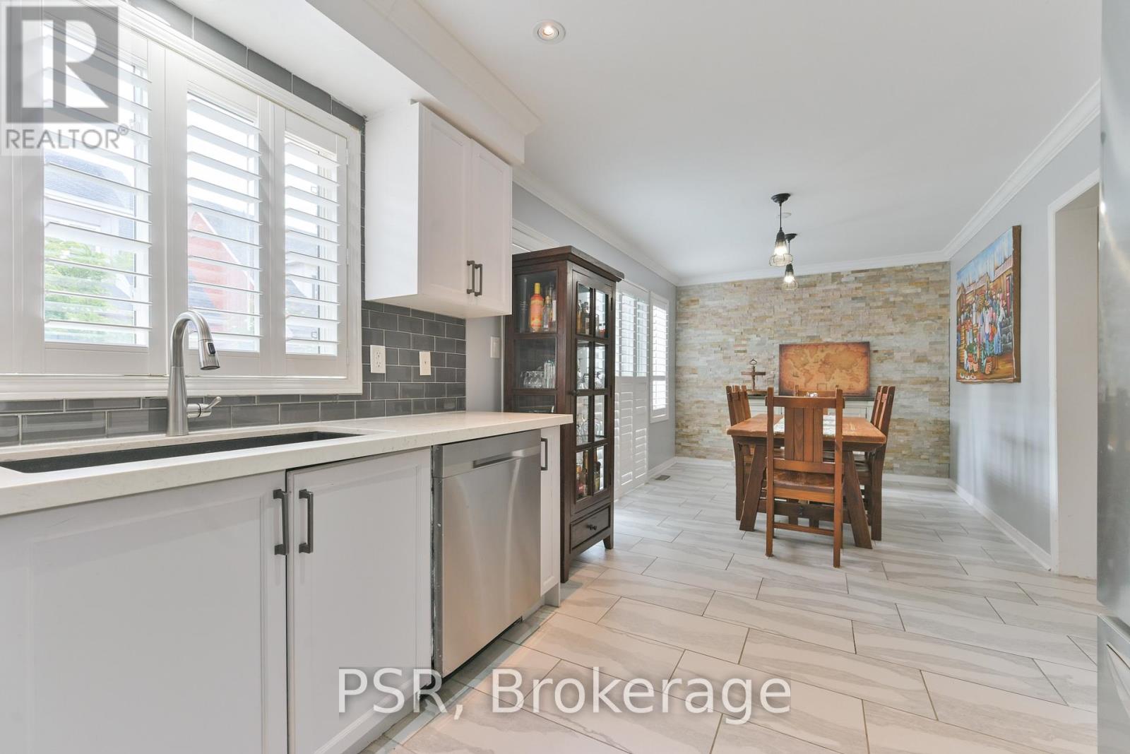 35 Arundel Drive, Vaughan, Ontario  L4H 2E6 - Photo 10 - N12453719