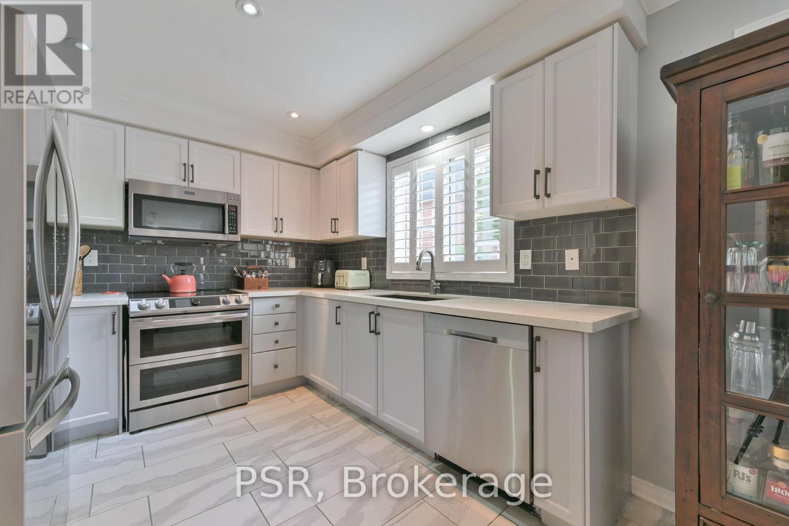 35 Arundel Drive, Vaughan, Ontario  L4H 2E6 - Photo 13 - N12453719