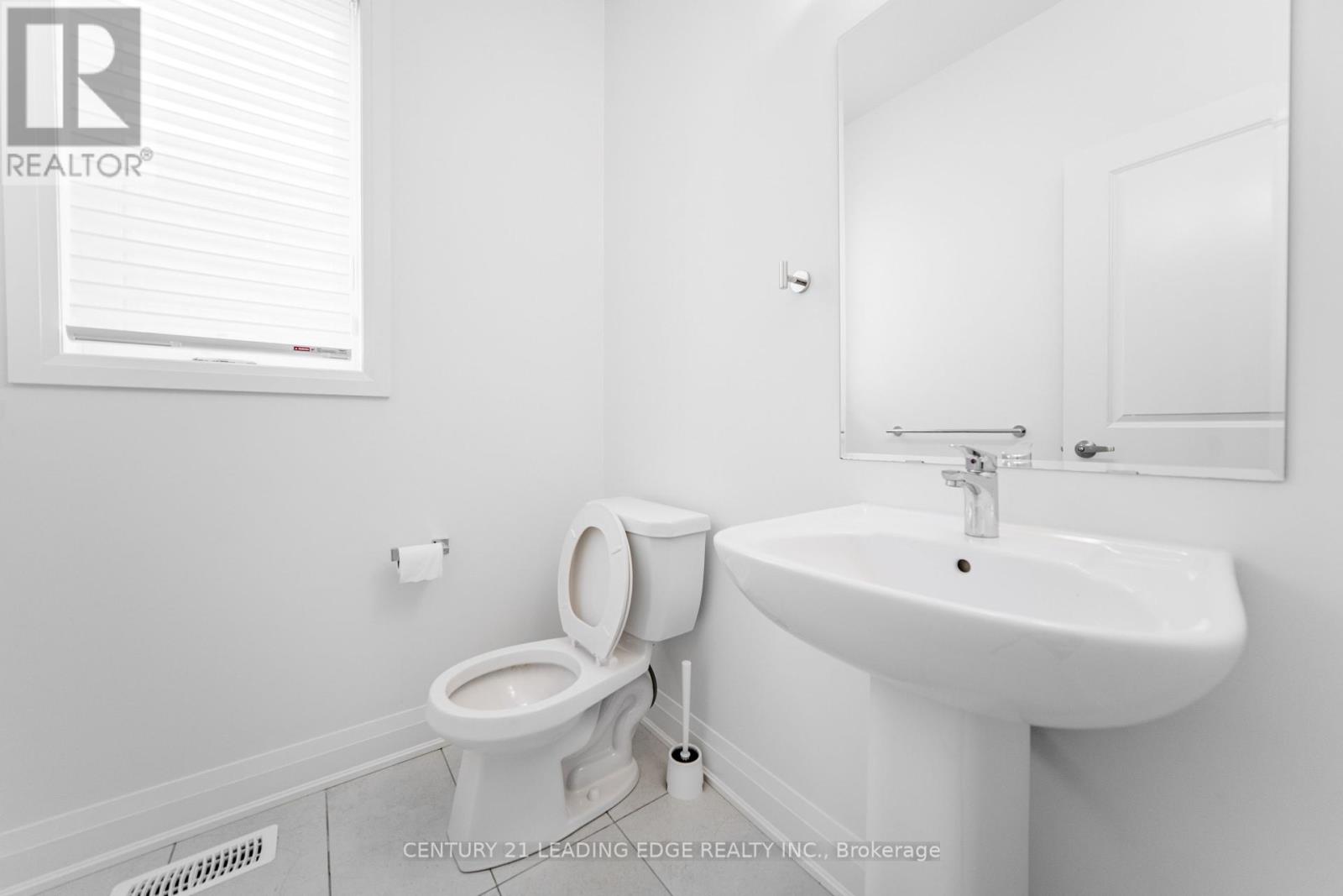 21 Marlene Johnston Drive, East Gwillimbury, Ontario  L9N 0W7 - Photo 12 - N12453764