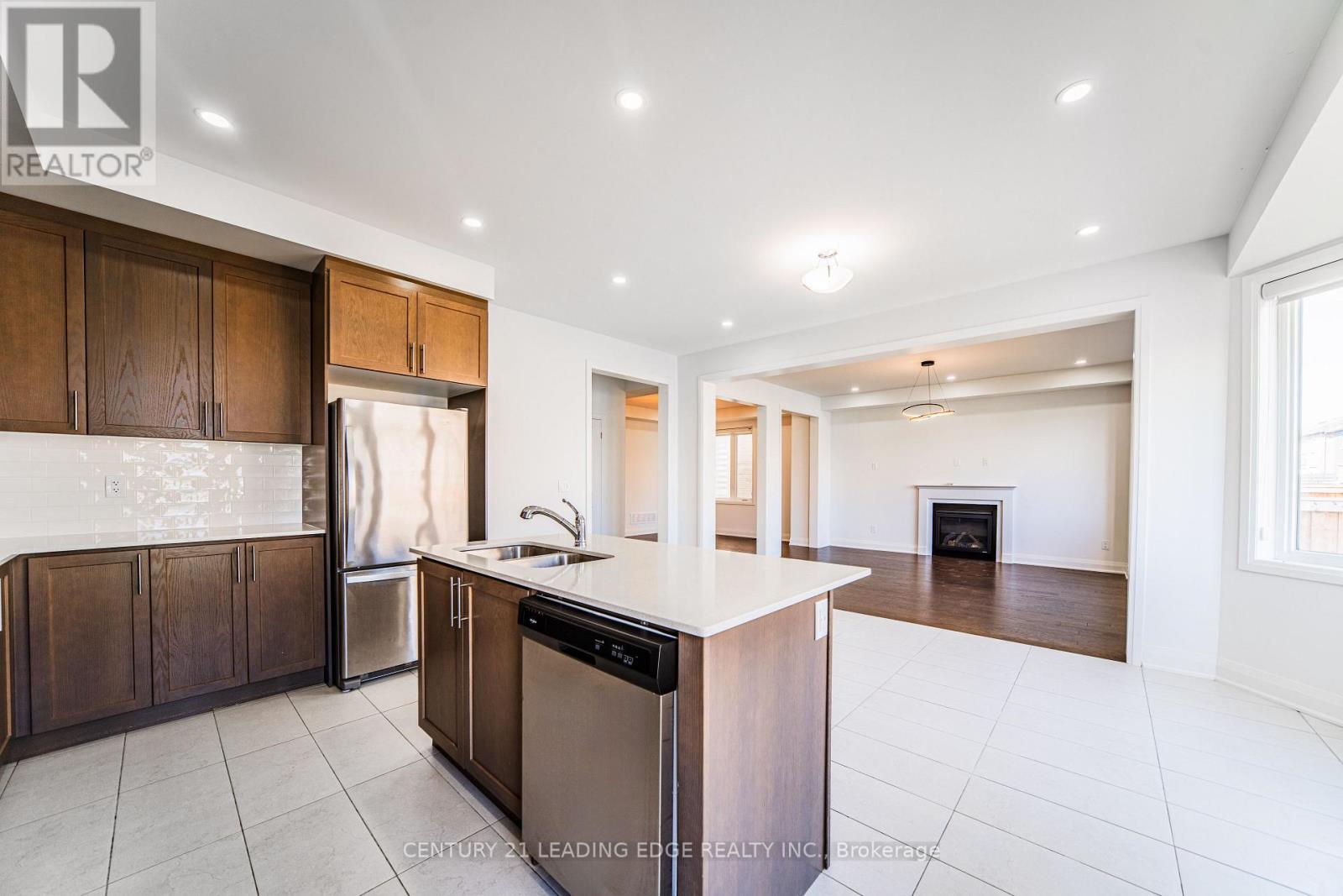 21 Marlene Johnston Drive, East Gwillimbury, Ontario  L9N 0W7 - Photo 21 - N12453764
