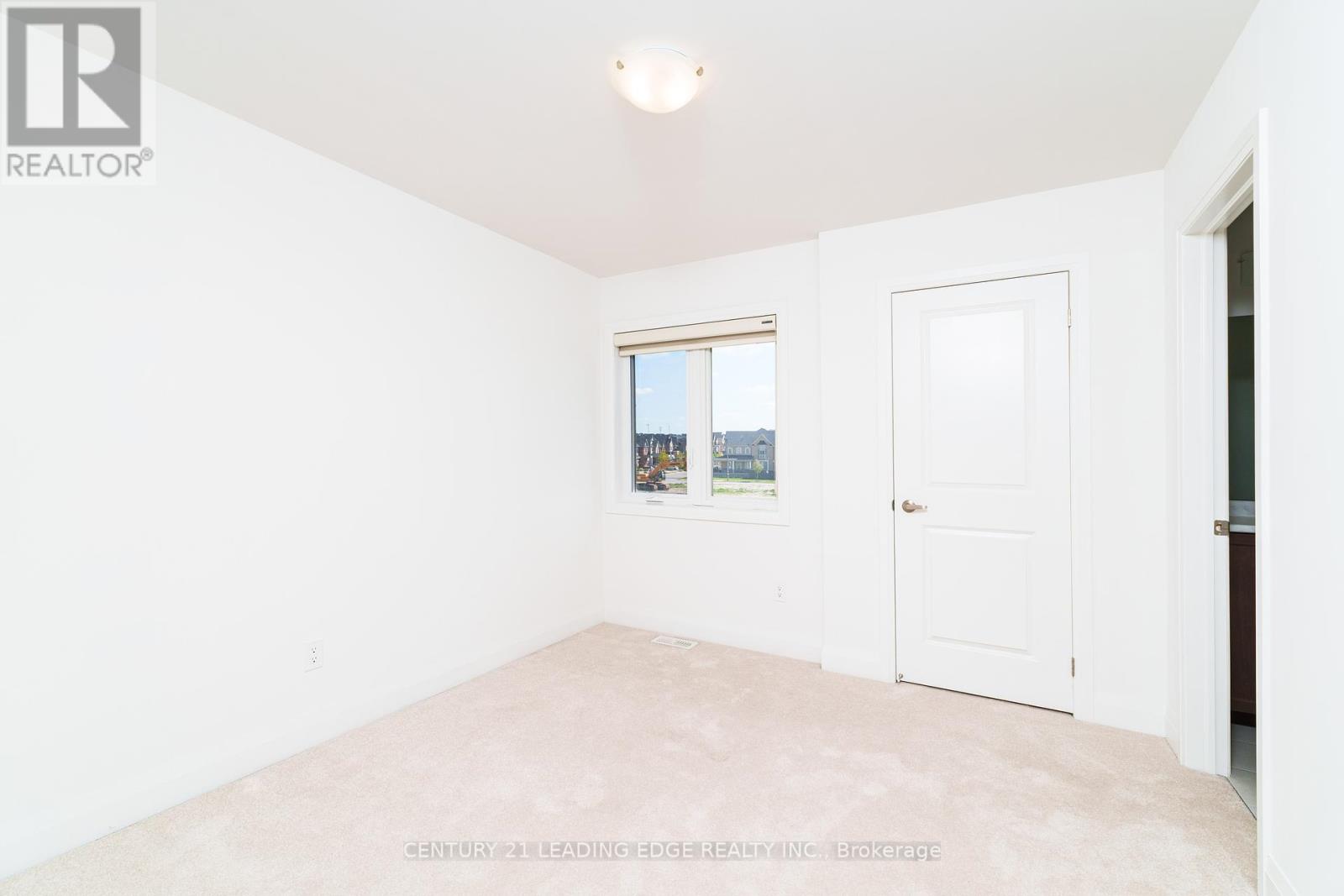21 Marlene Johnston Drive, East Gwillimbury, Ontario  L9N 0W7 - Photo 8 - N12453764