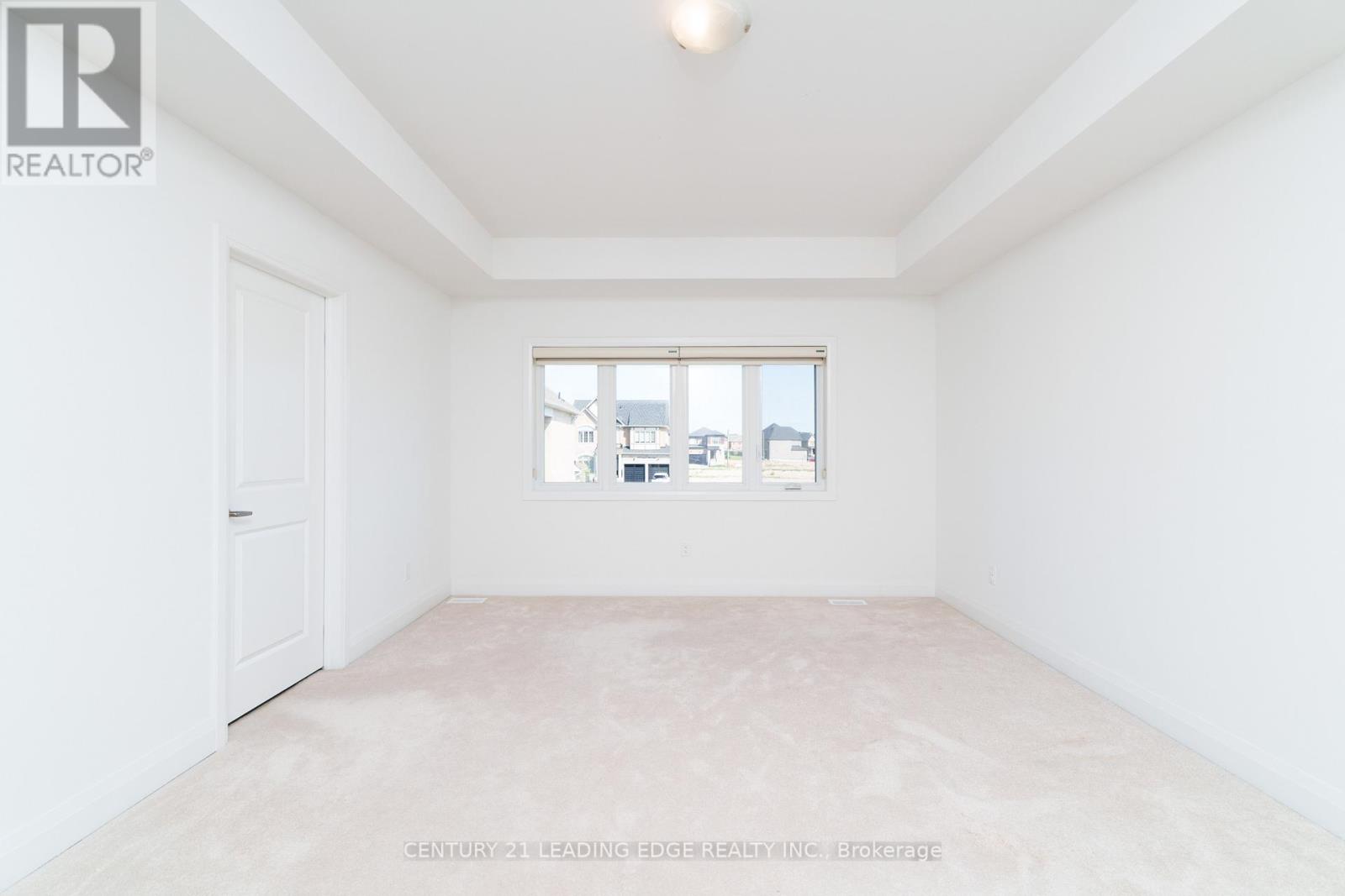 21 Marlene Johnston Drive, East Gwillimbury, Ontario  L9N 0W7 - Photo 9 - N12453764