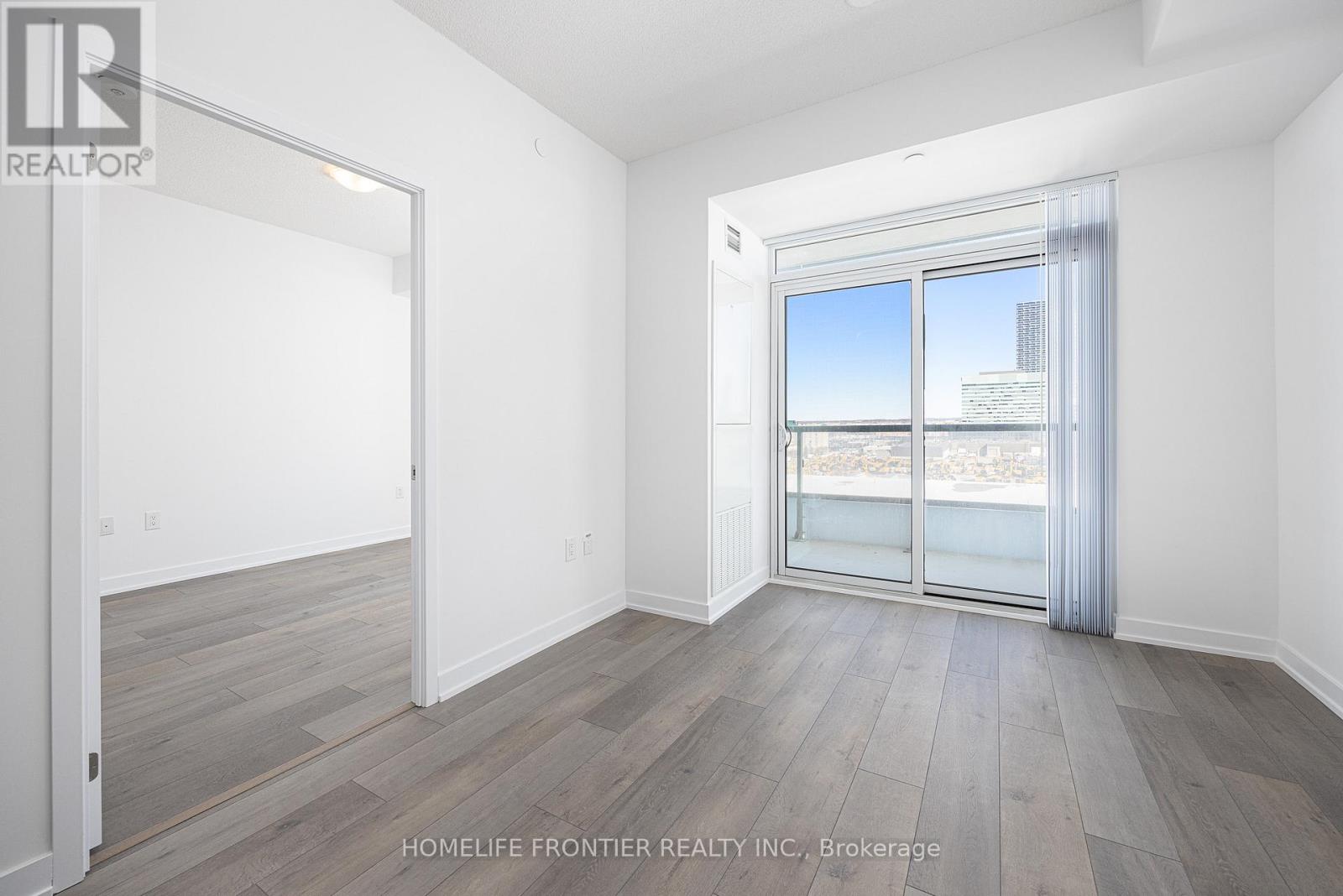819 - 38 Honey Crisp Crescent, Vaughan, Ontario  L4K 5Z8 - Photo 4 - N12453767