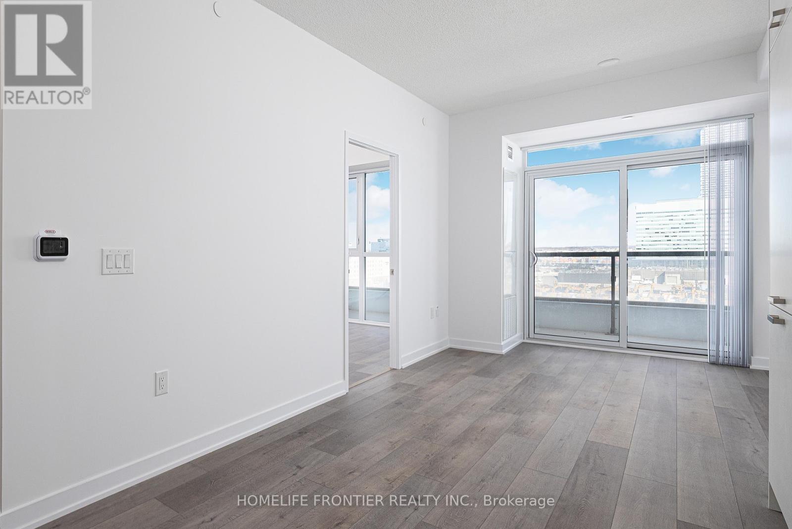 819 - 38 Honey Crisp Crescent, Vaughan, Ontario  L4K 5Z8 - Photo 6 - N12453767