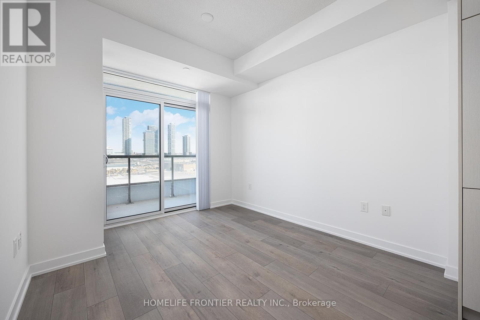 819 - 38 Honey Crisp Crescent, Vaughan, Ontario  L4K 5Z8 - Photo 7 - N12453767