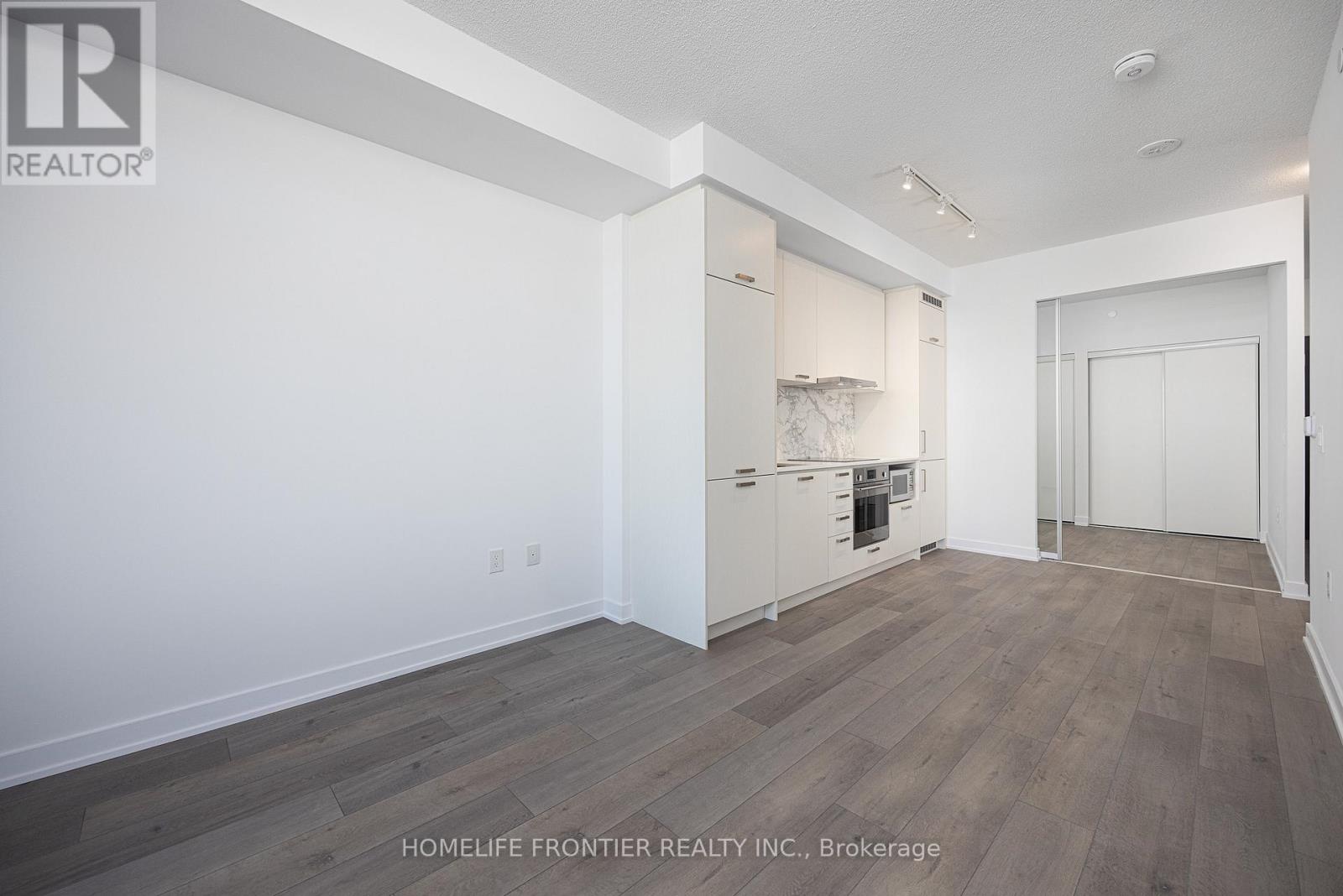 819 - 38 Honey Crisp Crescent, Vaughan, Ontario  L4K 5Z8 - Photo 9 - N12453767