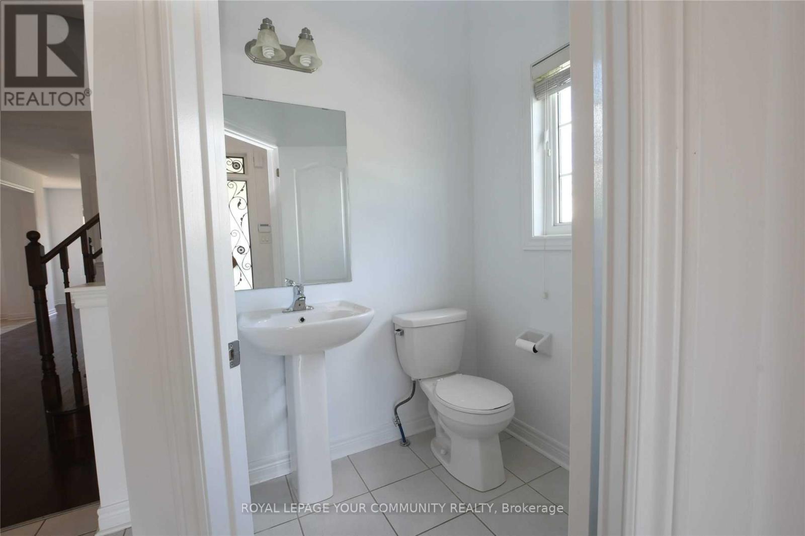38 Green Darner Trail, Bradford West Gwillimbury, Ontario  L3Z 0M1 - Photo 8 - N12453768