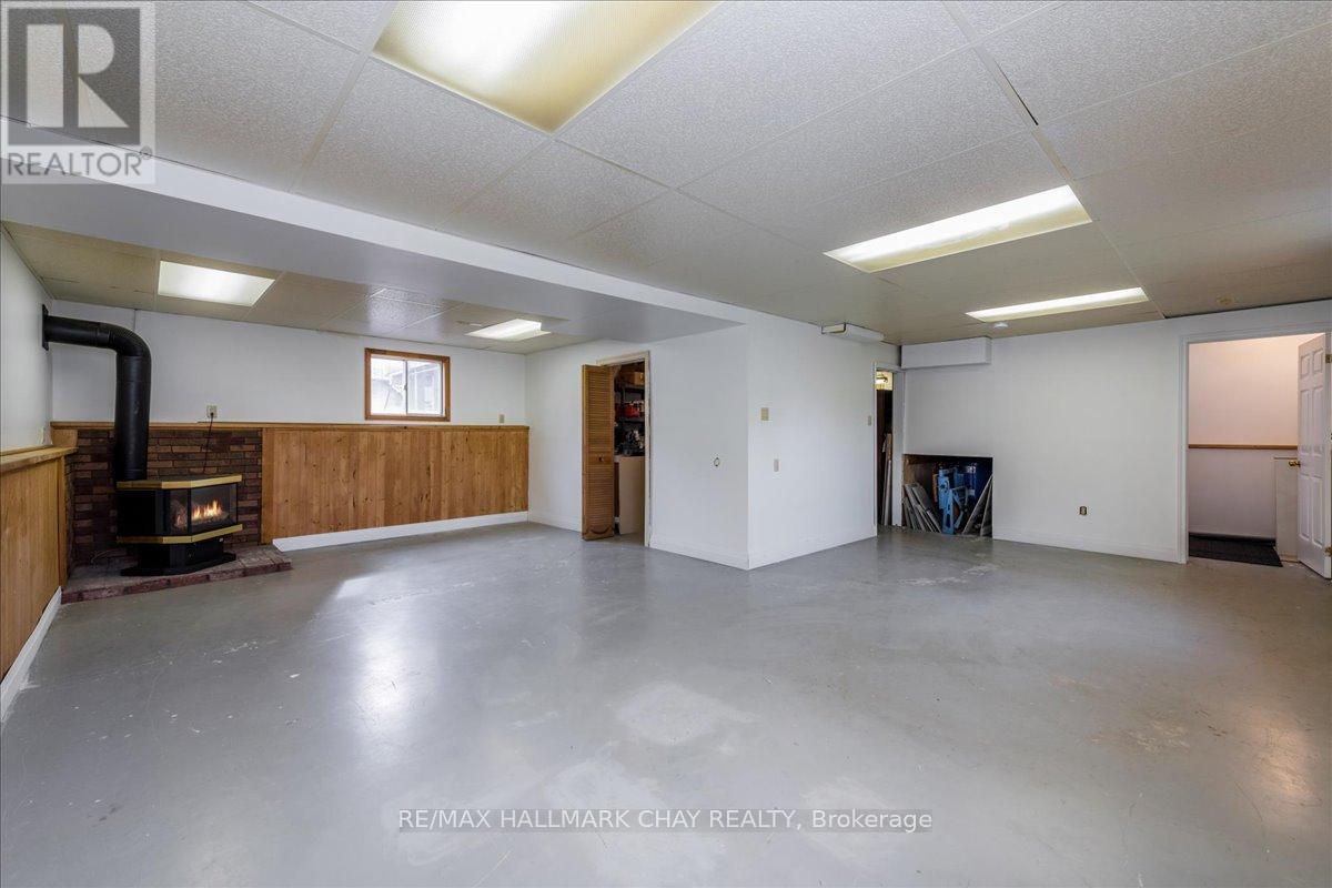 1063 Wood Street, Innisfil, Ontario  L0L 1K0 - Photo 13 - N12453775