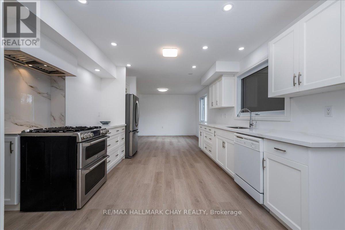 1063 Wood Street, Innisfil, Ontario  L0L 1K0 - Photo 4 - N12453775