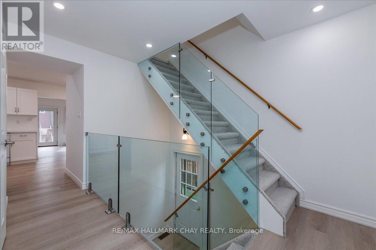 1063 Wood Street, Innisfil, Ontario  L0L 1K0 - Photo 7 - N12453775