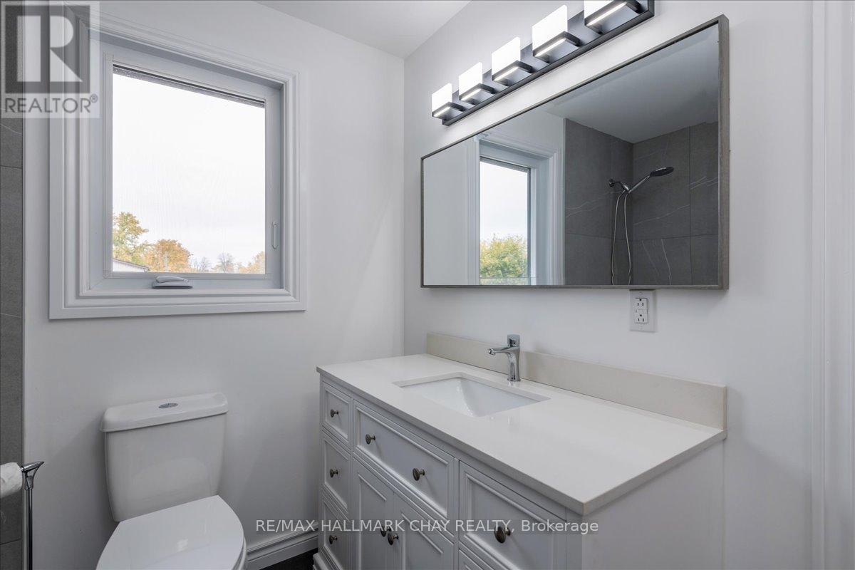 1063 Wood Street, Innisfil, Ontario  L0L 1K0 - Photo 9 - N12453775