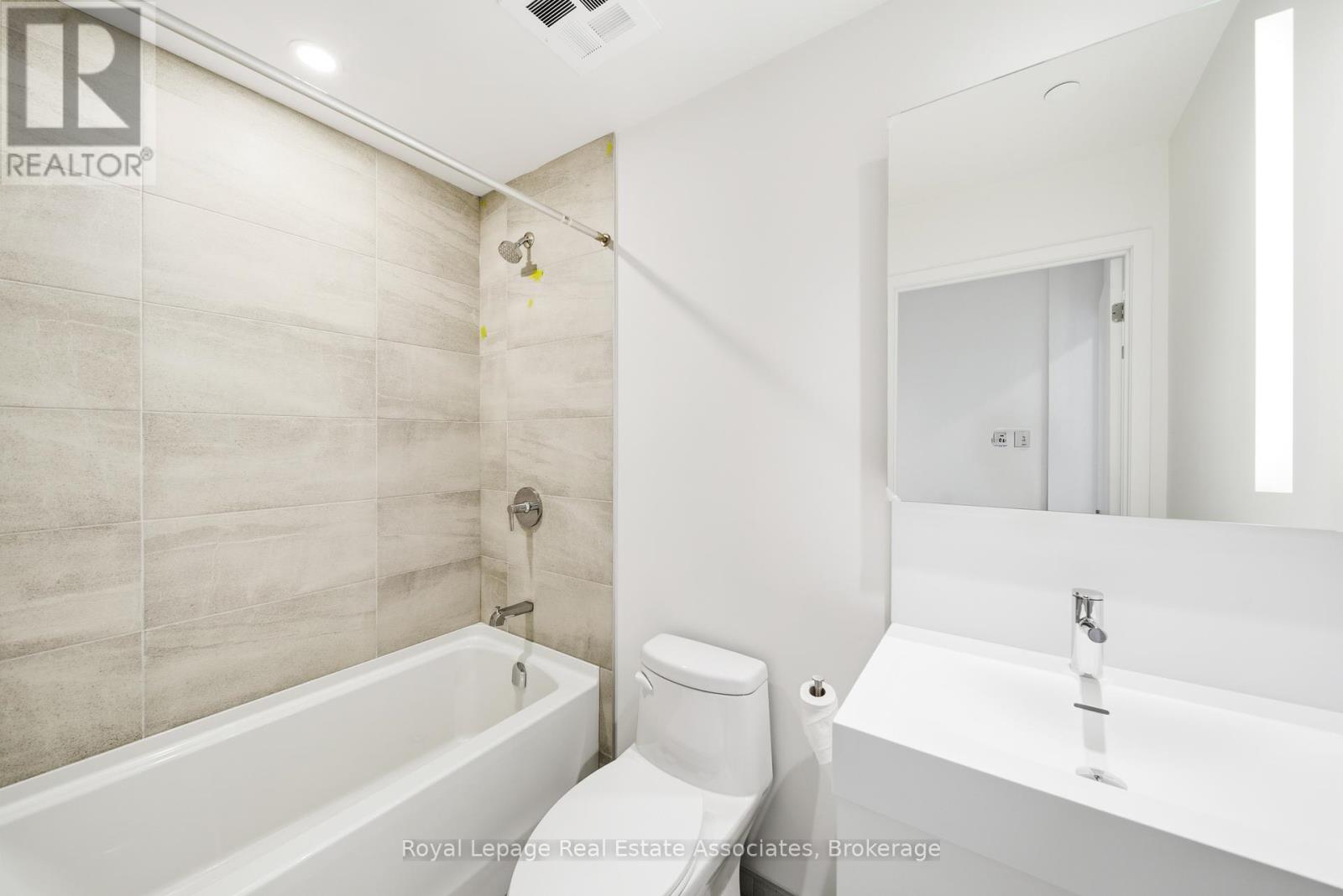 1005 - 39 Mary St Street, Barrie, Ontario  L4N 1S9 - Photo 15 - S12453680