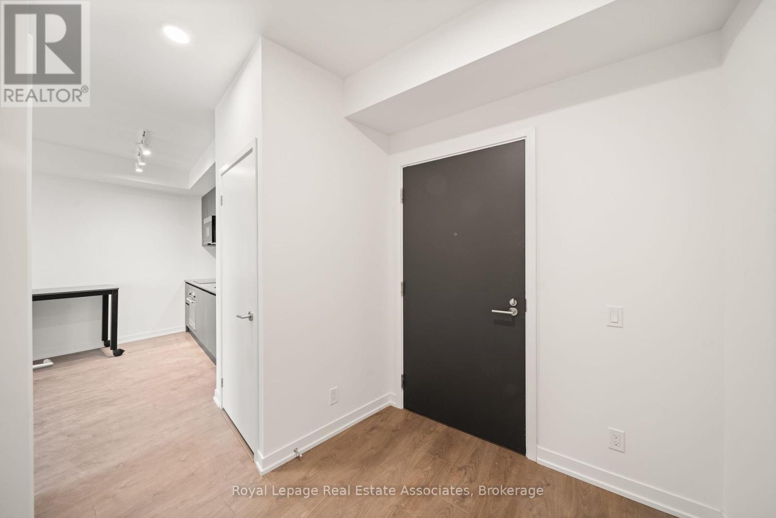 2710 - 39 Mary Street, Barrie, Ontario  L4N 1S9 - Photo 10 - S12453691