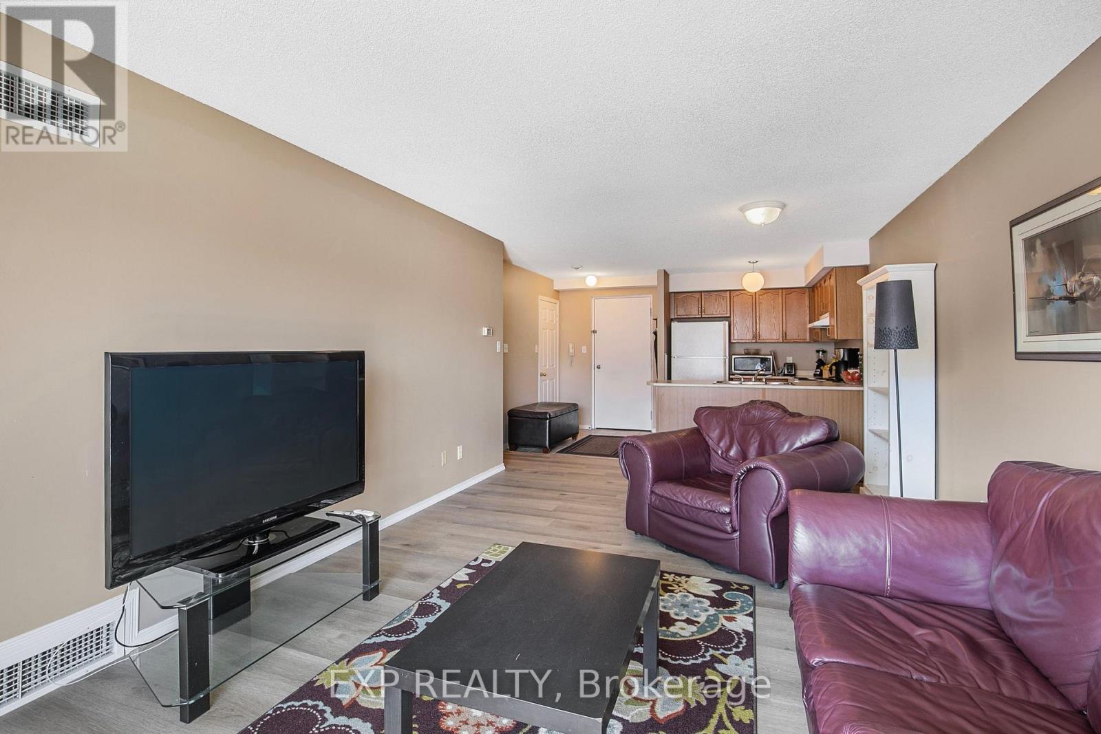 303 - 107 Bond Street, Orillia, Ontario  L3V 1J7 - Photo 12 - S12453733