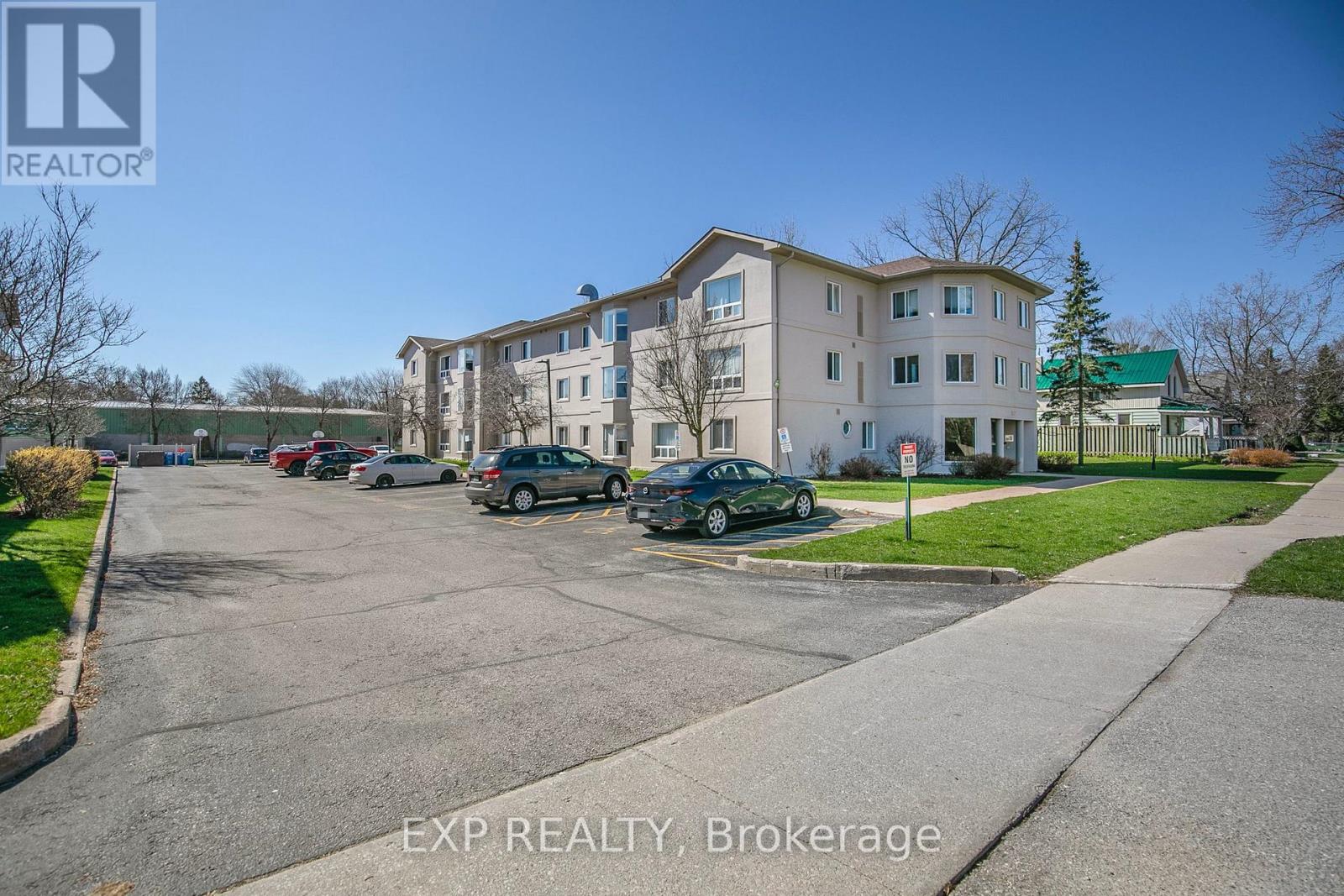 303 - 107 Bond Street, Orillia, Ontario  L3V 1J7 - Photo 2 - S12453733