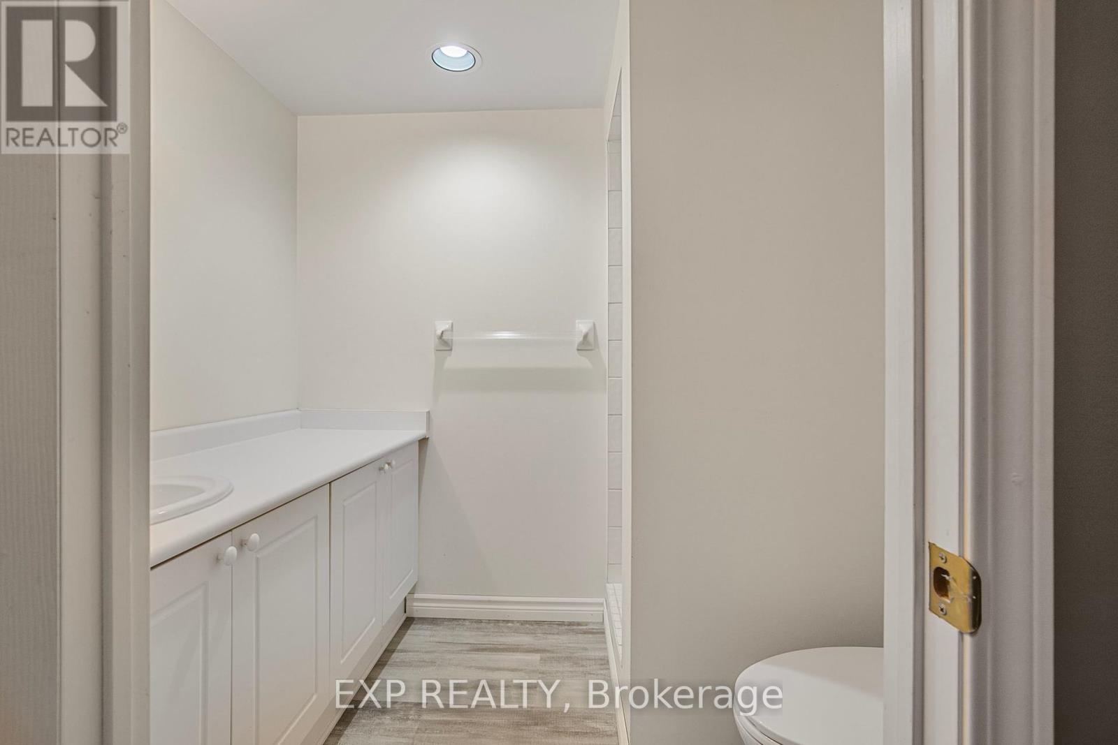 303 - 107 Bond Street, Orillia, Ontario  L3V 1J7 - Photo 21 - S12453733