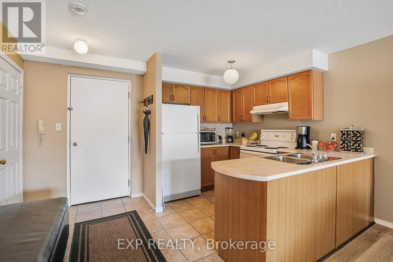 303 - 107 Bond Street, Orillia, Ontario  L3V 1J7 - Photo 6 - S12453733